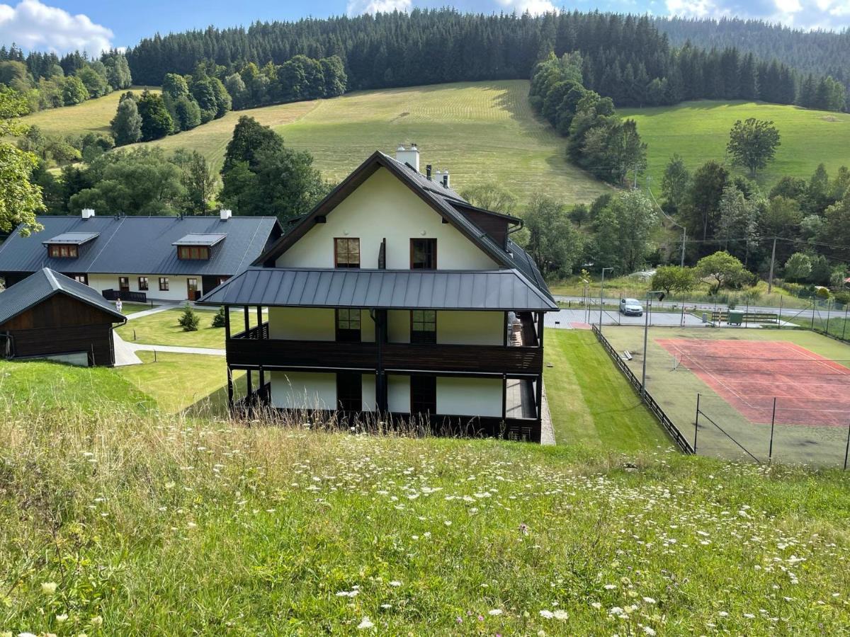 Apartmany Neta Velke Karlovice, Polansky Dvur Bagian luar foto